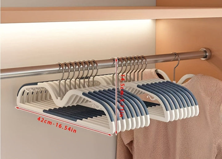 High-quality plastic clothes hangers, non-slip and space-saving, perfect for a tidy wardrobe.