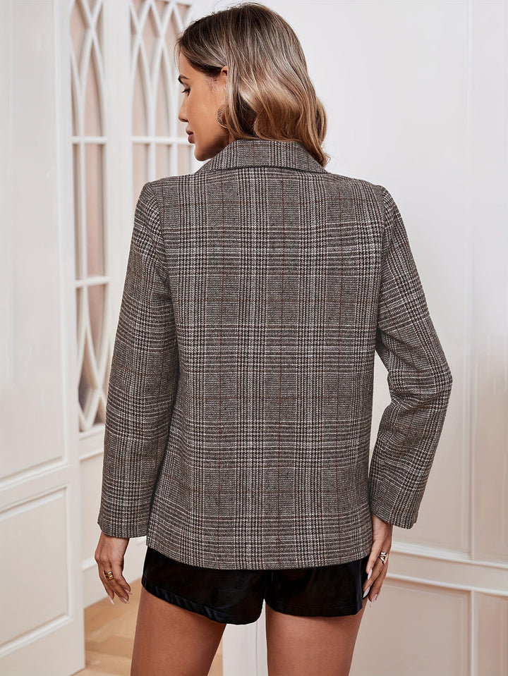 Tailored women's long sleeve plaid blazer. Chic and sophisticated for women's fashion, suitable for work or daily wear.