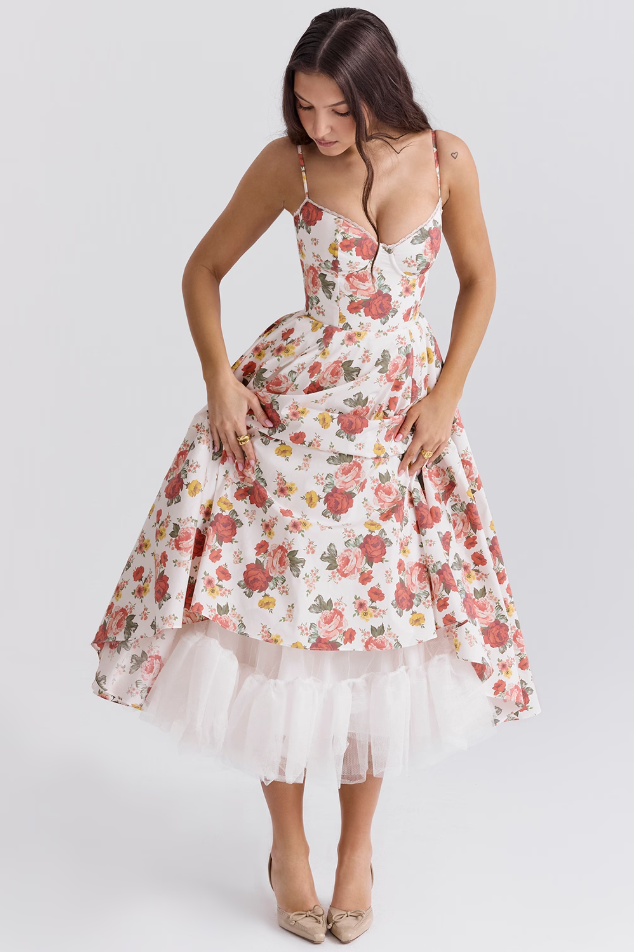 Chic women's flowing midi dress, perfect for an elegant party or special evening.