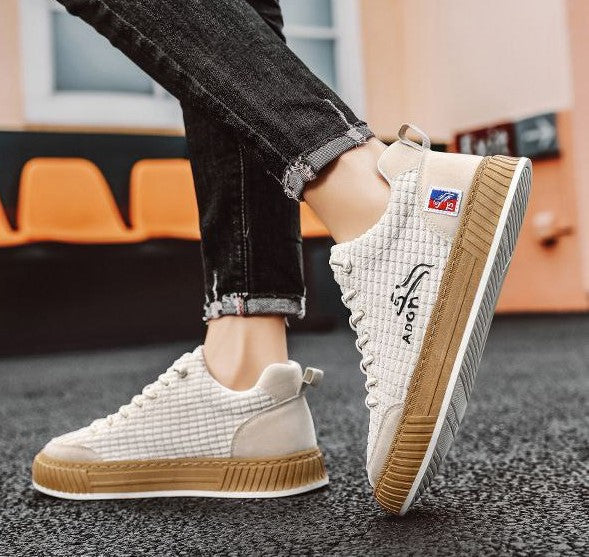 Men's lace-up quilted low top sneakers for everyday comfort, stylish design with a cushioned sole.