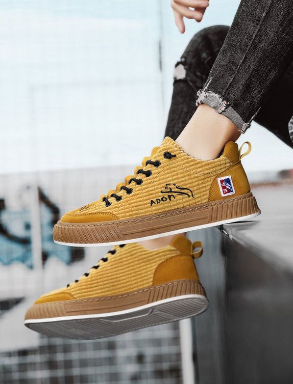 Stylish men's quilted low top sneakers, lace-up design for ultimate everyday comfort & grip.