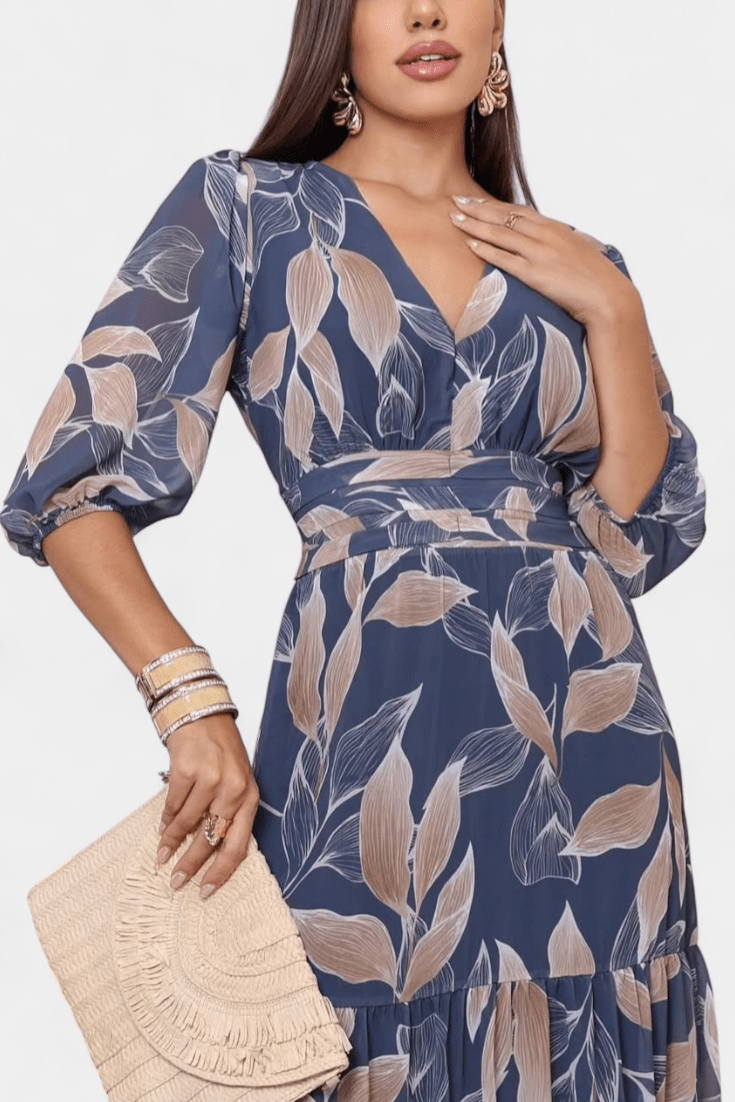 Flowing women's maxi dress with an elegant print & V-neck. Long sleeves for stylish spring & autumn.