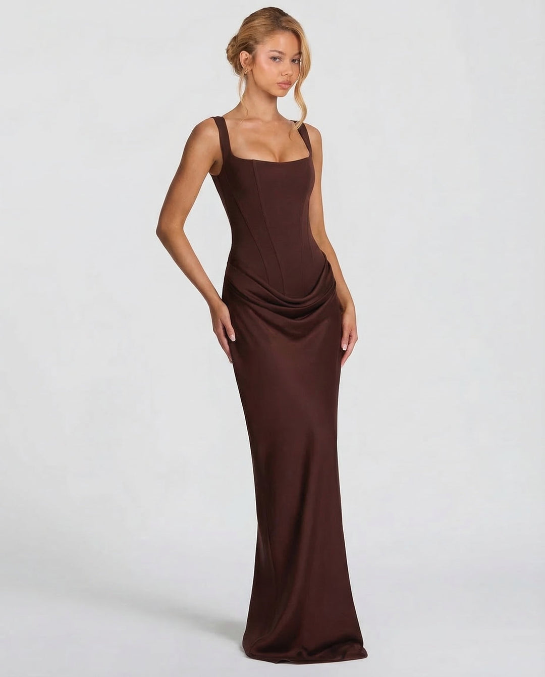 Beautiful women's maxi dress, ideal for special occasions & formal parties.