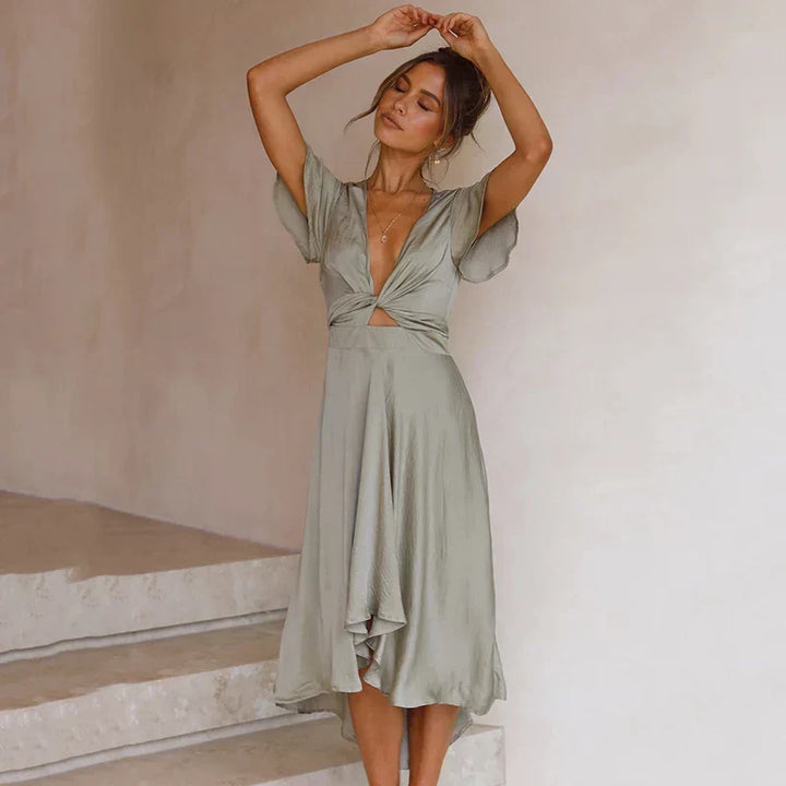 Classic women's midi dress, elegant and casual. Redefine your style with this timeless versatile piece.