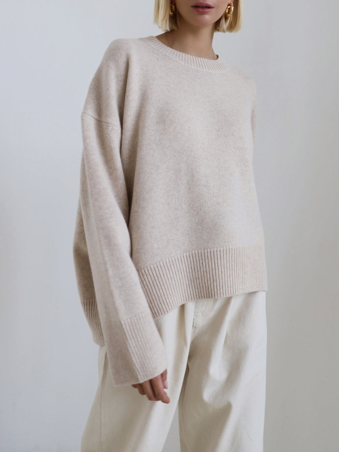 Effortless style with this women's oversized sweater. Versatile long sleeve top, perfect for casual elegance.