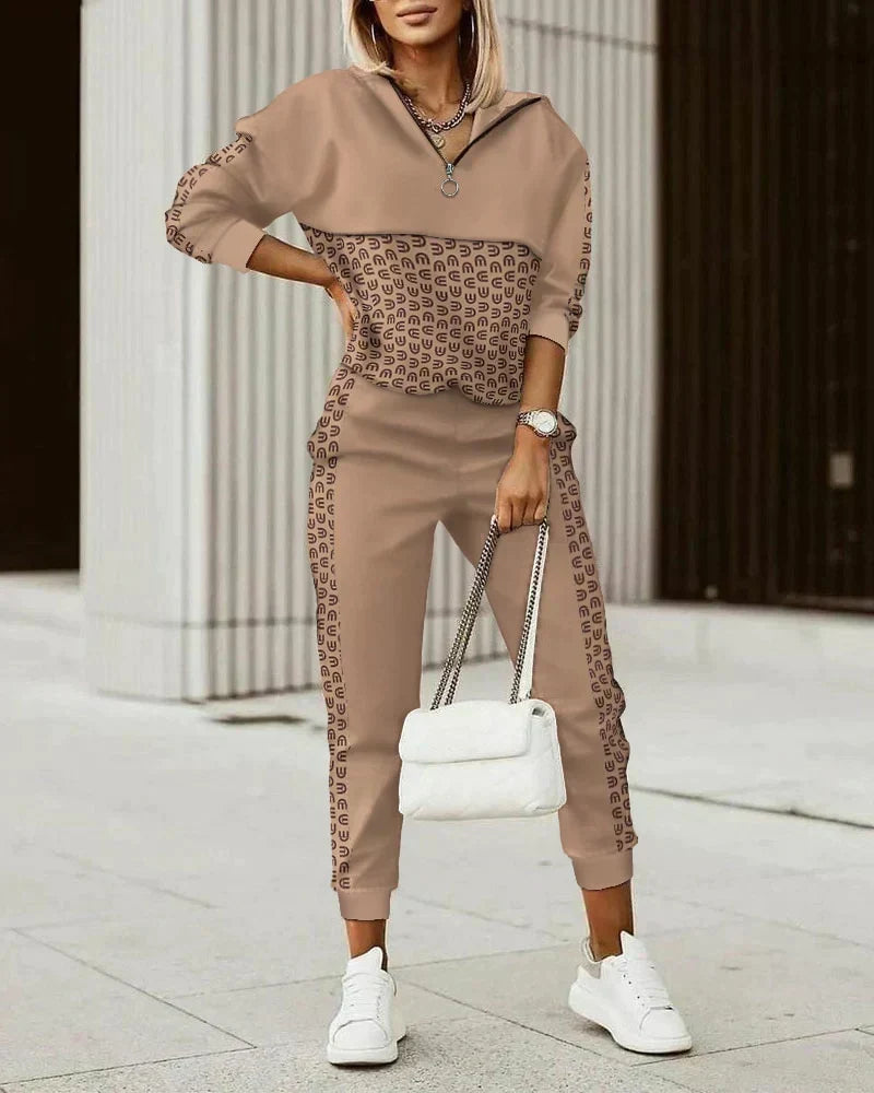 Stylish women's activewear tracksuit set, a modern and comfortable two-piece outfit for athletic or casual wear.