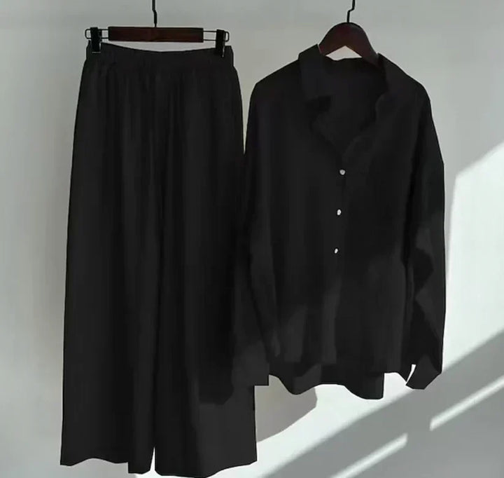 Light & airy women's summer two-piece outfit set, ideal for comfortable vacation and warm weather style.