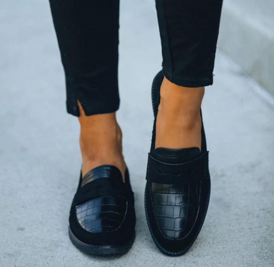 Women's stylish slip-on loafers, perfect for spring & summer casual wear. Chic & comfortable flats.
