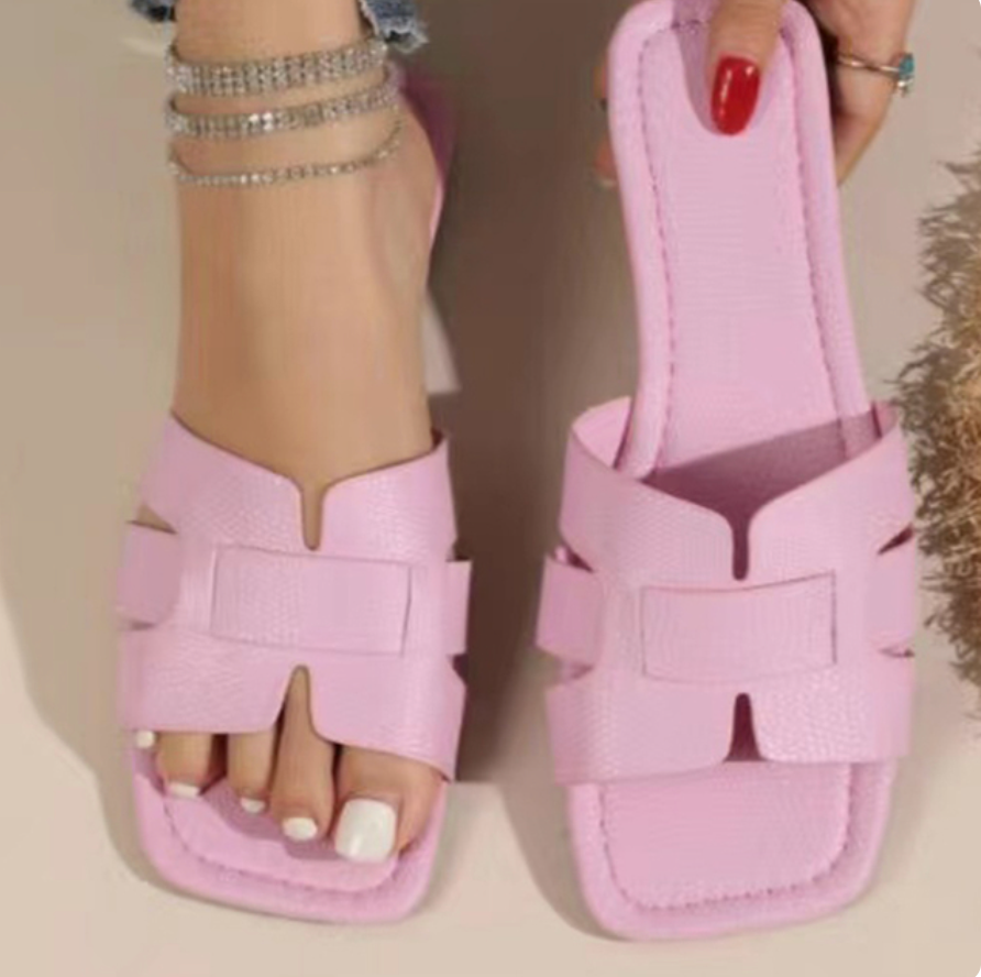 Women's stylish beach sandals featuring a comfort design, perfect open-toe flip-flops for summer fashion.