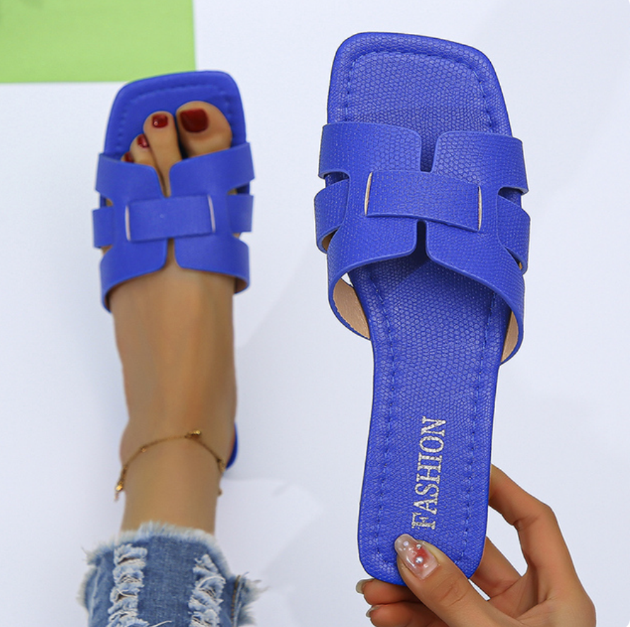 Lightweight & fashionable women's flip-flops, everyday comfort beach sandals for stylish summer adventures.