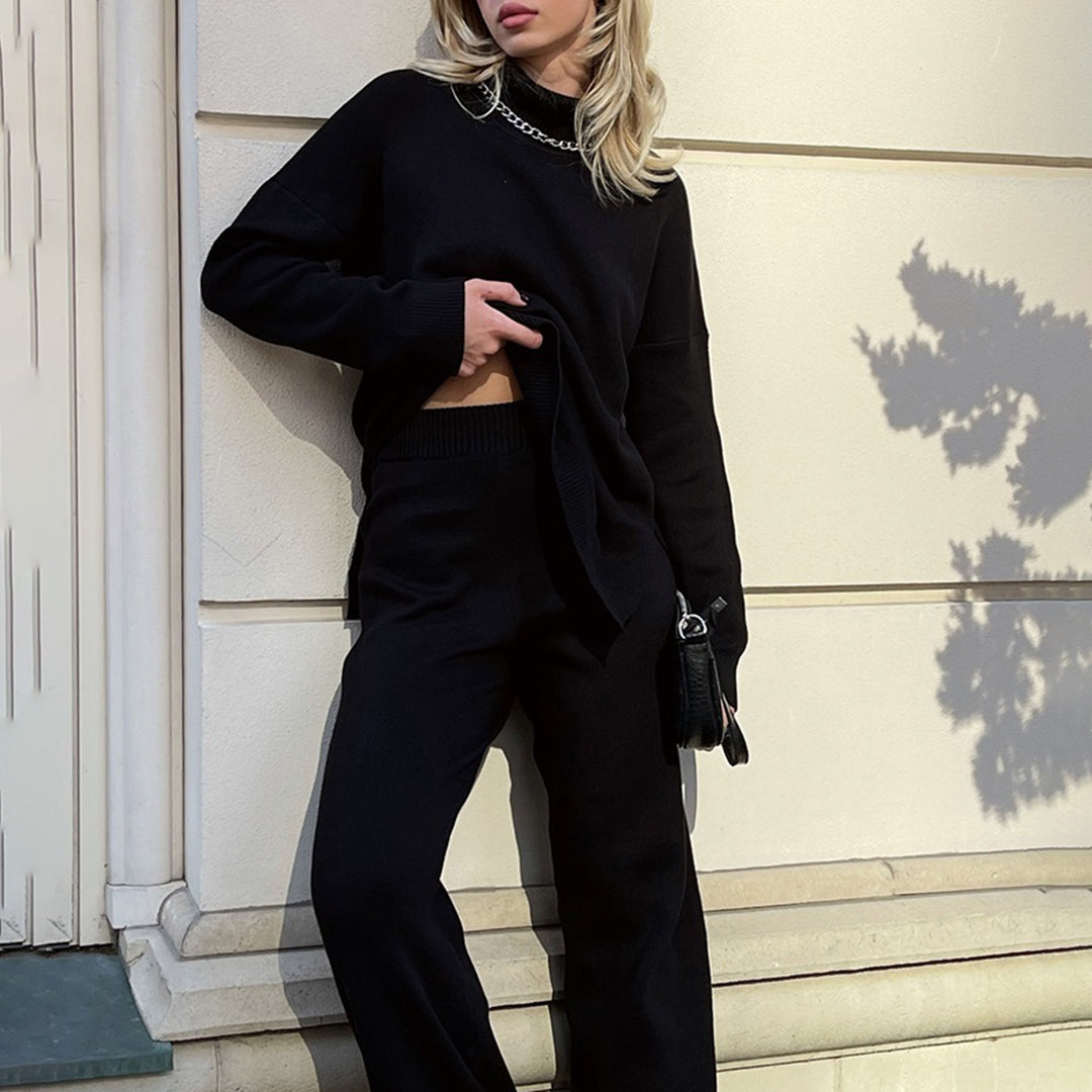 Comfortable women's long sleeve relaxed turtleneck sweater, versatile for fall and winter casual wear.