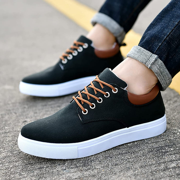 Stylish men's walking shoes, low-top with a comfortable cushioned platform sole and round toe.
