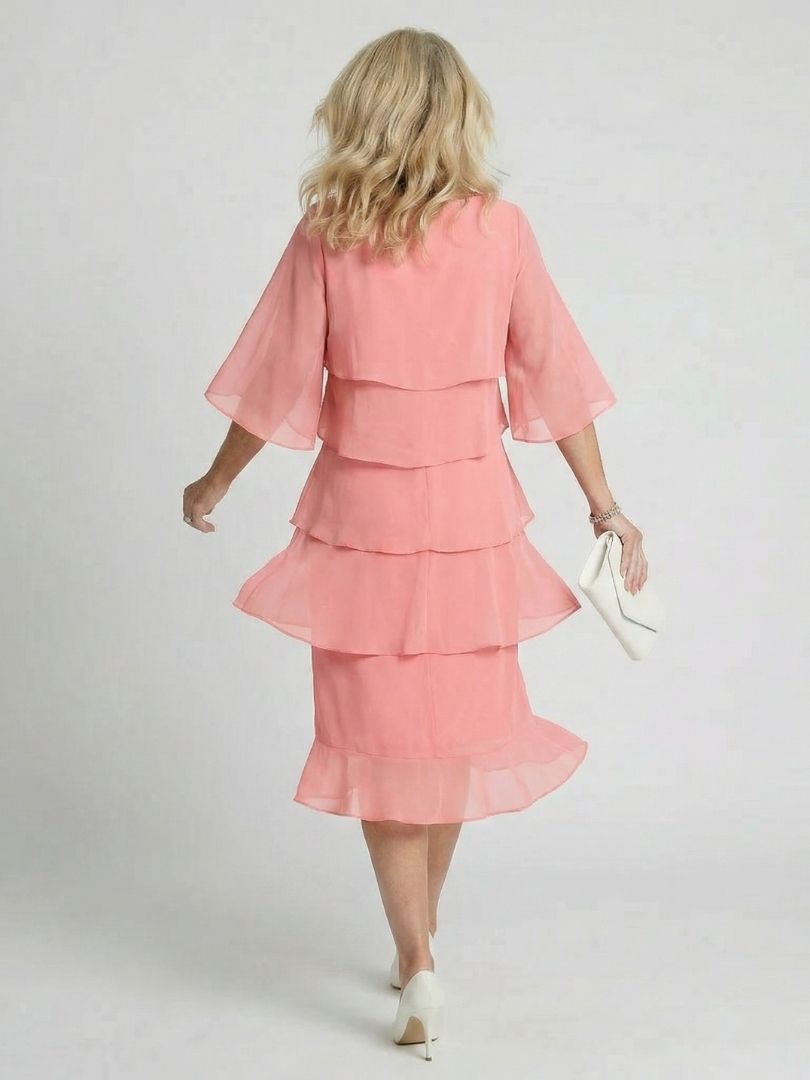 Elegant women's round neck midi dress, layered tiers and relaxed fit, ideal for summer.