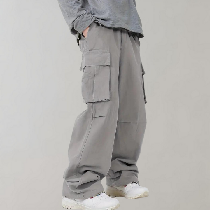 Versatile men's straight leg cargo pants. Stylish loose fit for everyday casual outfits.