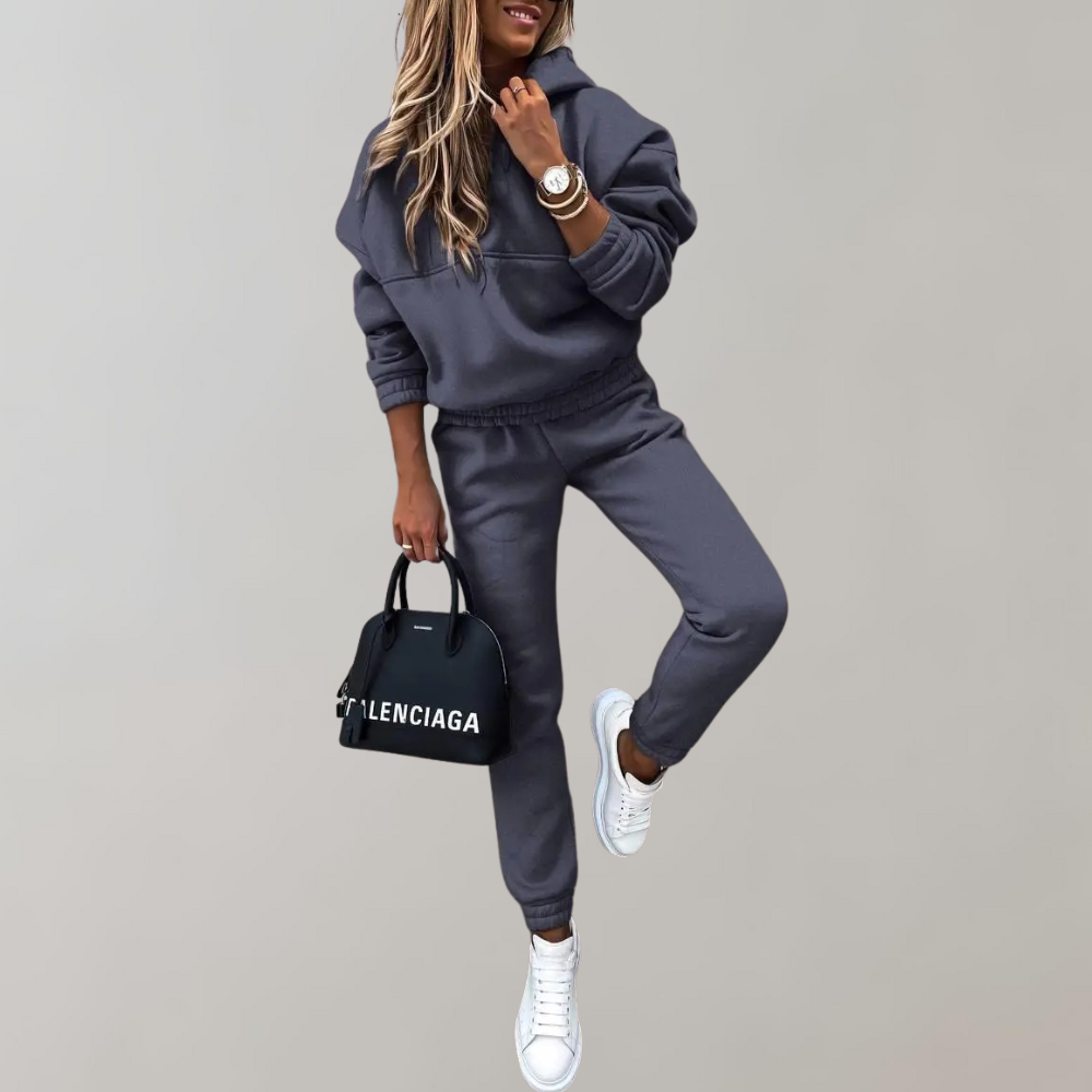 Women's retro hooded training tracksuit set, a fashionable and comfortable two-piece for active women.