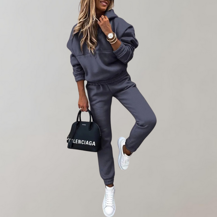 Women's retro hooded training tracksuit set, a fashionable and comfortable two-piece for active women.