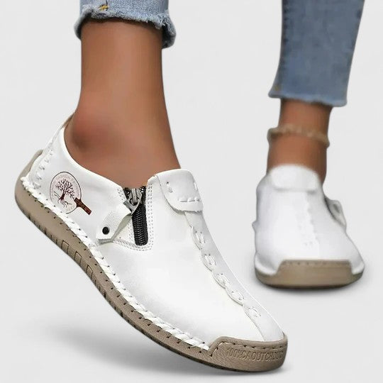Stylish women's flats, perfect for everyday wear, offering elegant comfort and posture support.