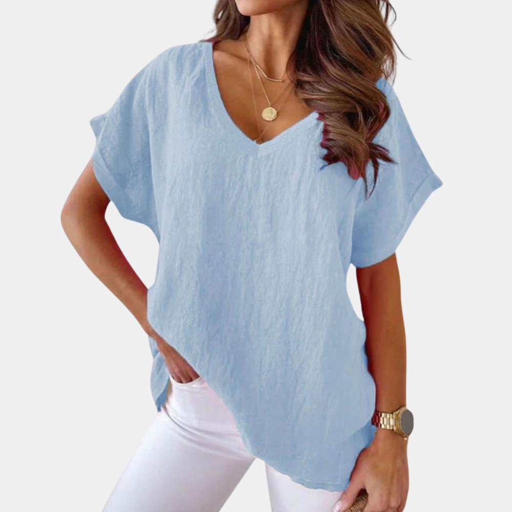 Classic fit women's short sleeve t-shirt, comfortable and elegant, an essential top for versatile everyday wear.