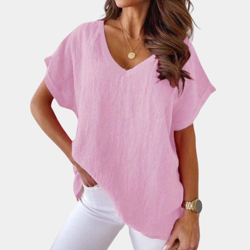 Sophisticated women's short sleeve t-shirt, a comfortable and elegant top for casual and everyday fashion.