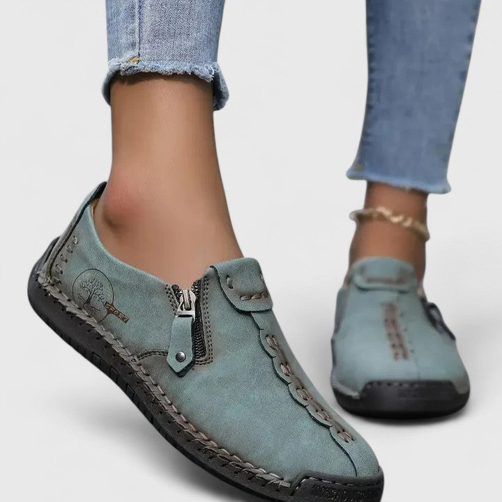 Women's comfortable walking shoes with excellent foot support, blending style with all-day comfort.