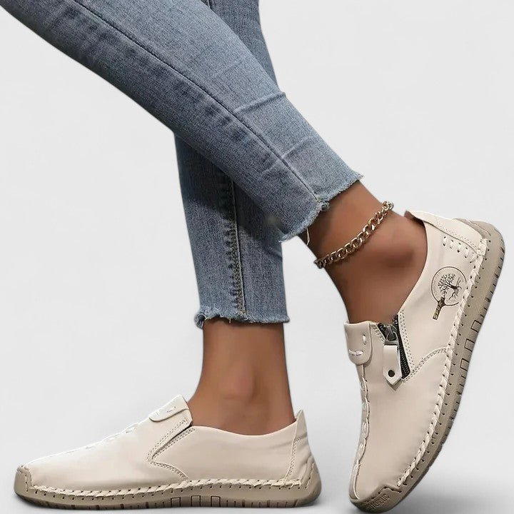 Comfortable women's footwear, elegant and supportive, ideal for stylish walking and daily wear.