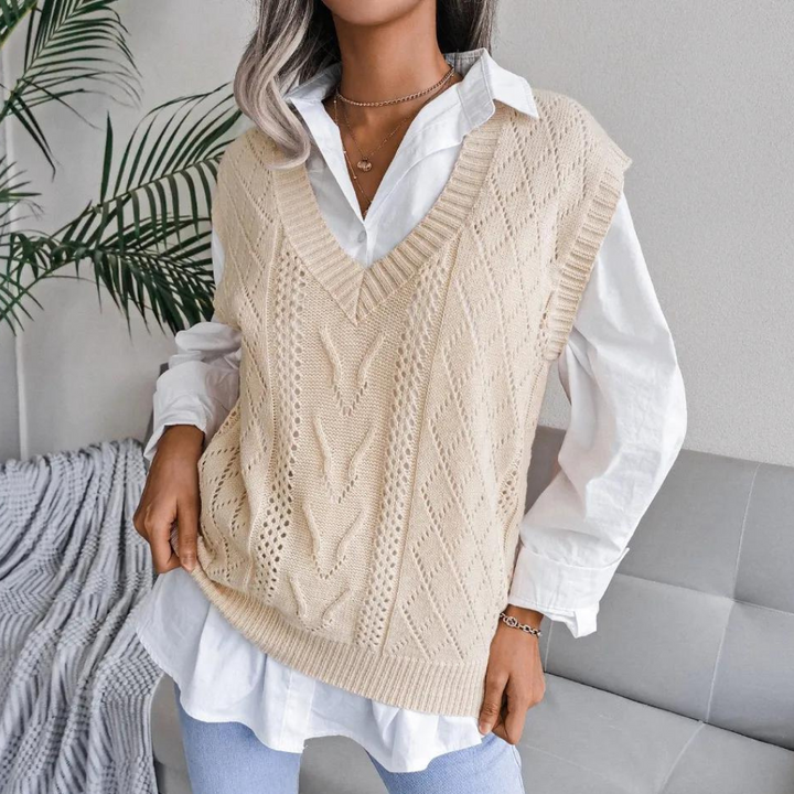 Versatile women's V-neck layering vest, ideal for comfortable everyday wear. A chic sleeveless casual top.