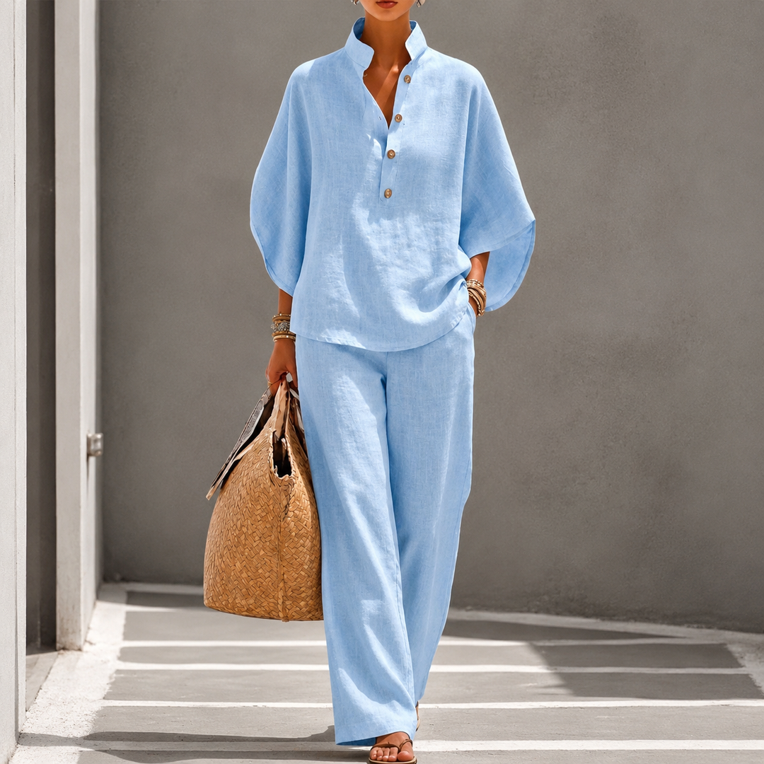Elegant women's two-piece set with wide-leg trousers, perfect for casual or dressed-up occasions.