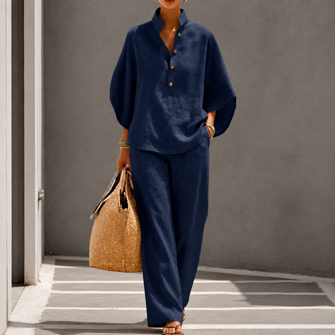 Relaxed fit women's two-piece set with flowing wide-leg trousers, ideal for comfortable daily wear.