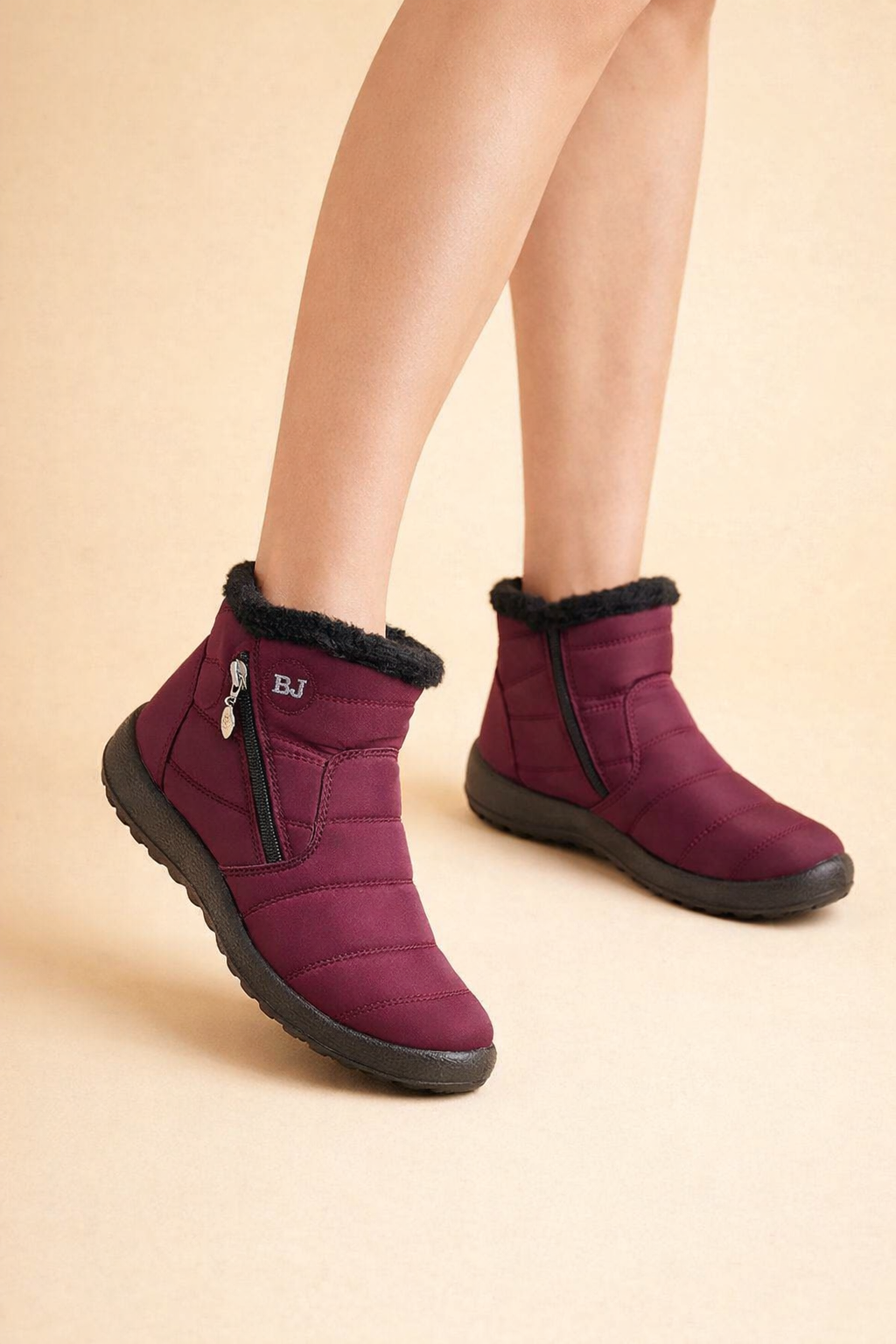 Comfortable ladies' winter snow boots, non-slip and warm, designed for excellent traction and coziness.