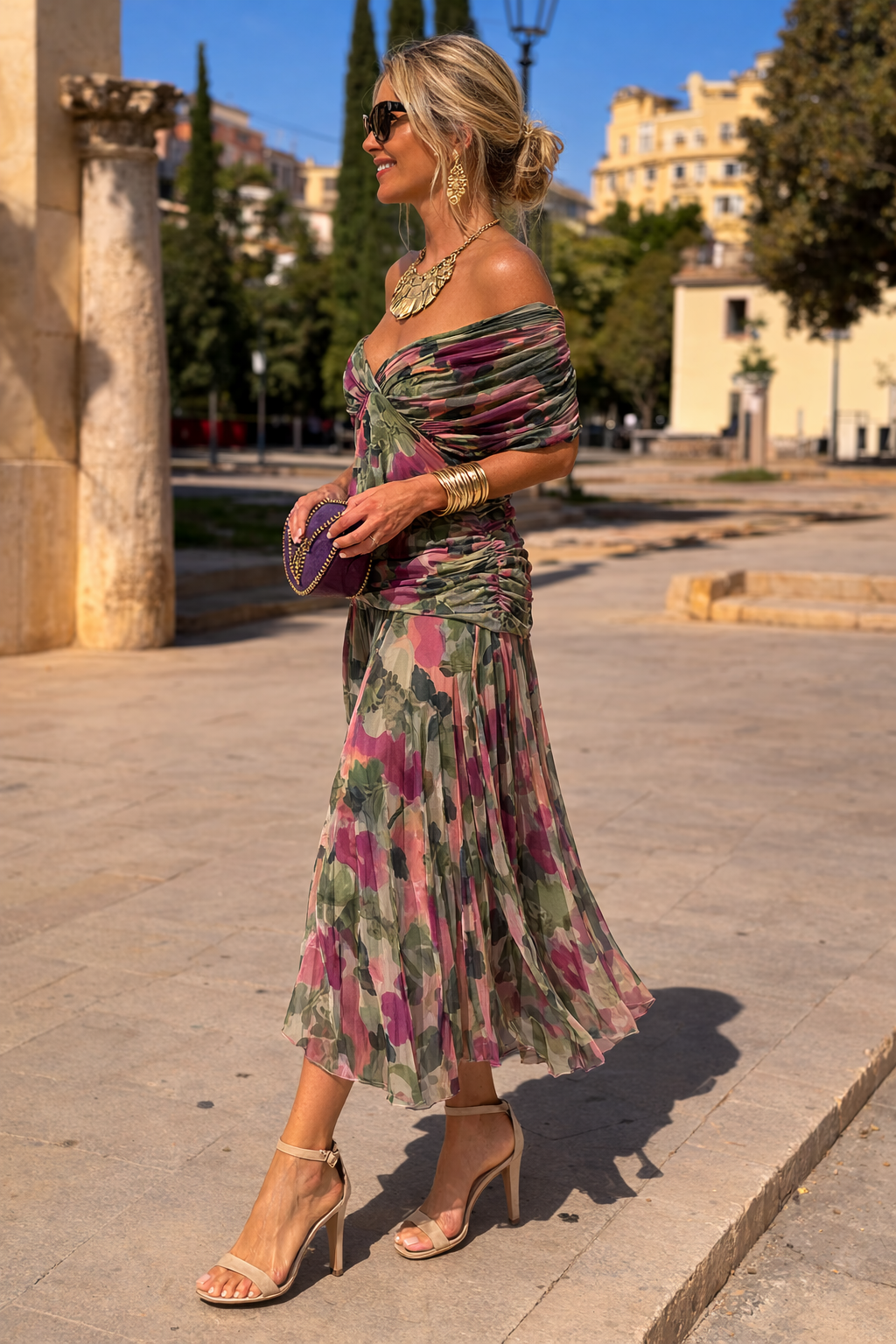 Sophisticated women's long dress, perfect for formal events, features an elegant sweetheart neckline.