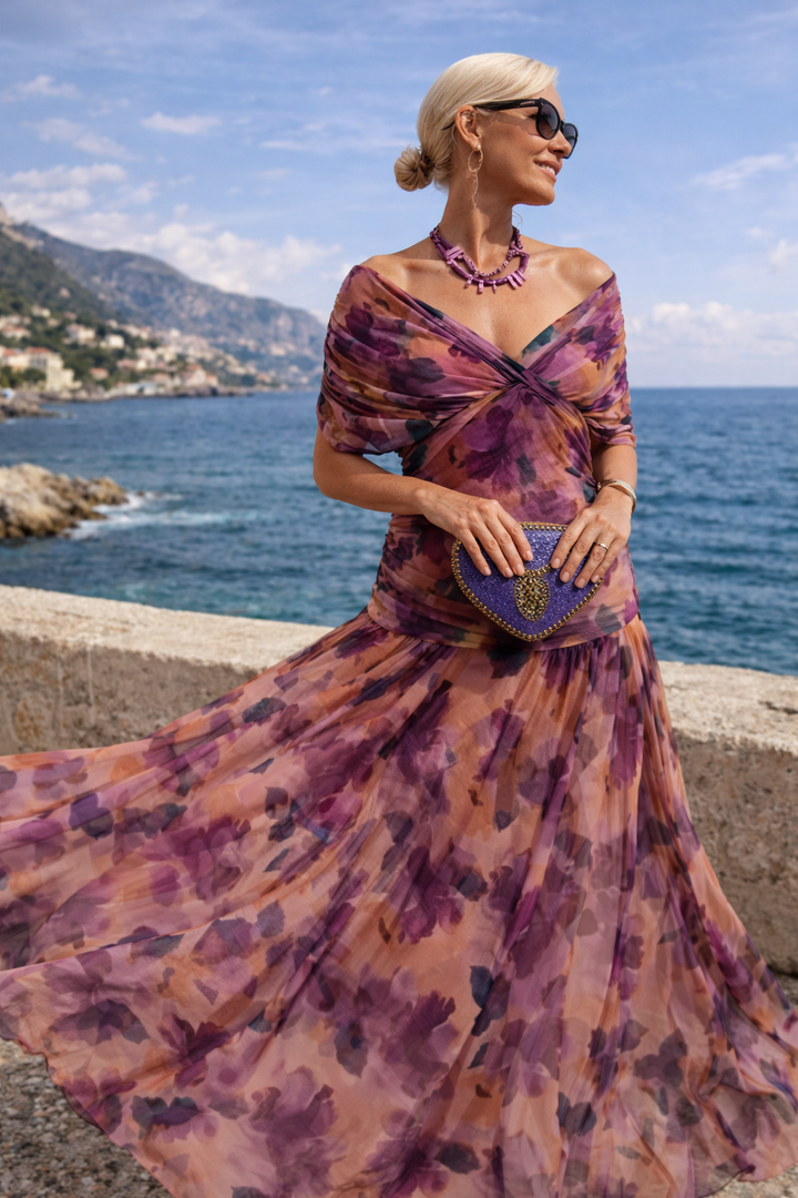 Long graceful party dress for women, with a chic sweetheart neckline and elegant silhouette.