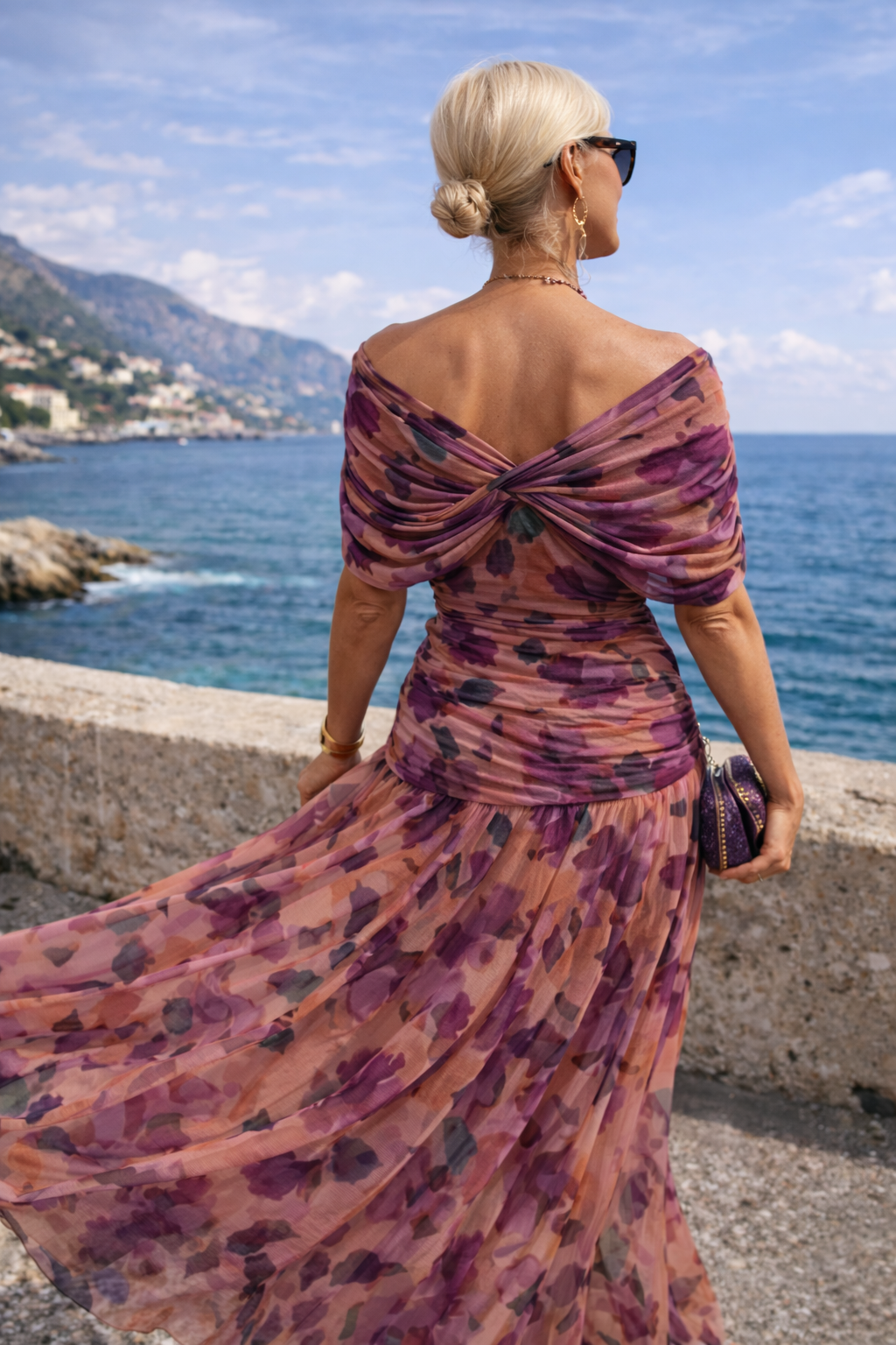Elegant women's formal wear maxi dress, featuring a sophisticated sweetheart neckline and long cut.