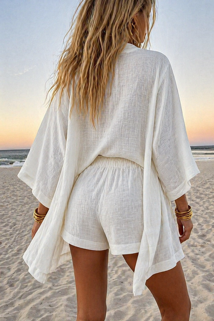 Casual chic women's summer kimono set, ideal for beach outfits or vacation. Includes lightweight top & shorts.