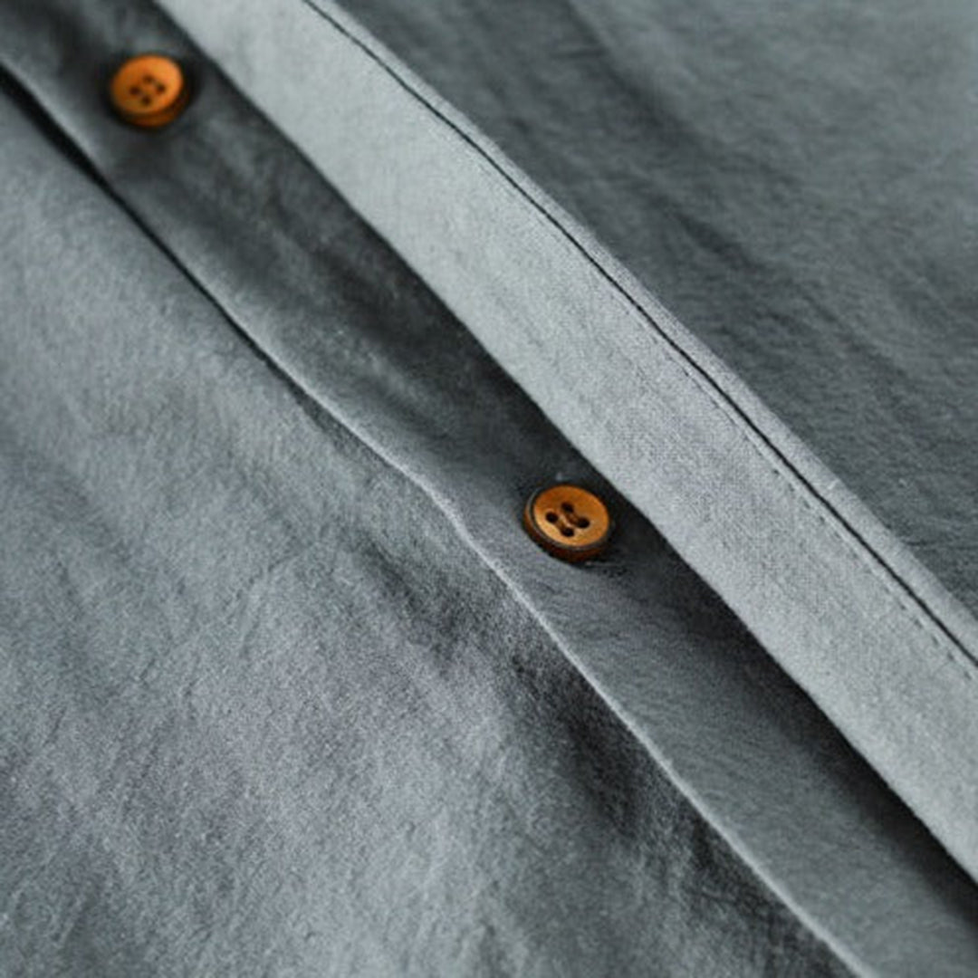 Comfortable men's solid color long sleeve shirt for everyday wear. A classic button-up for any occasion.