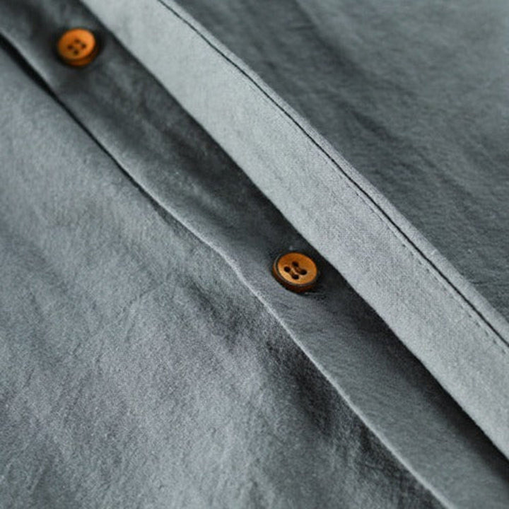 Comfortable men's solid color long sleeve shirt for everyday wear. A classic button-up for any occasion.