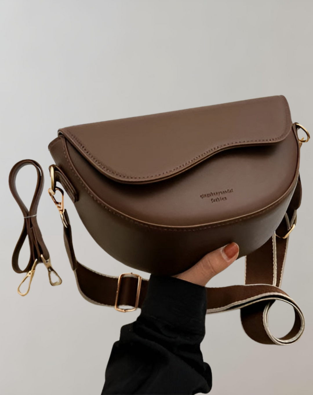 Women's chic crossbody bag, an everyday shoulder purse designed for style and convenience.