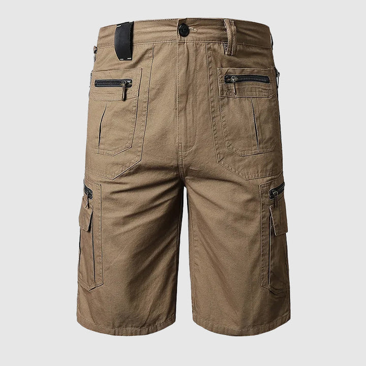 Active men's knee-length cargo shorts, durable & multi-pocket design for hiking & outdoors.