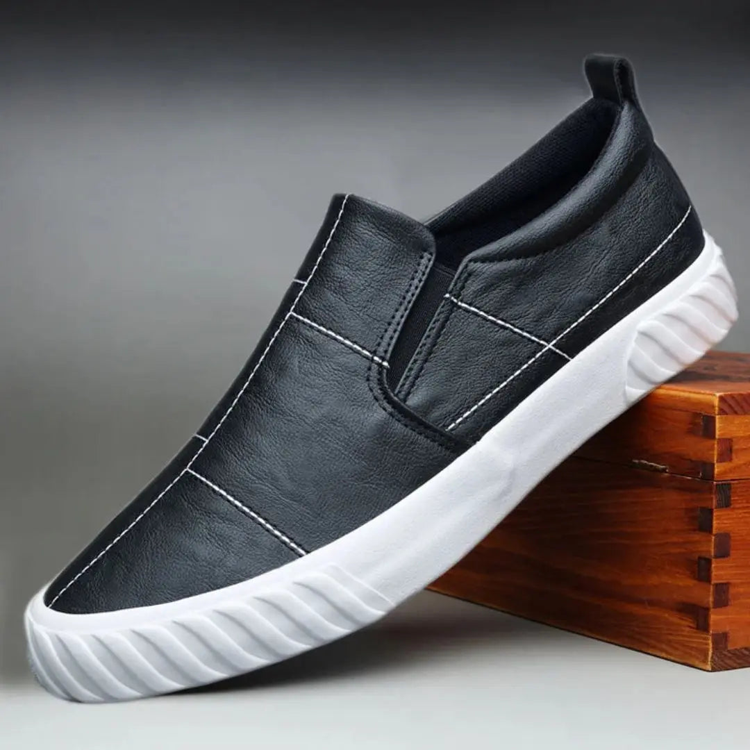 Men's casual slip-on loafers with stylish contrast stitching, perfect for everyday comfortable footwear.