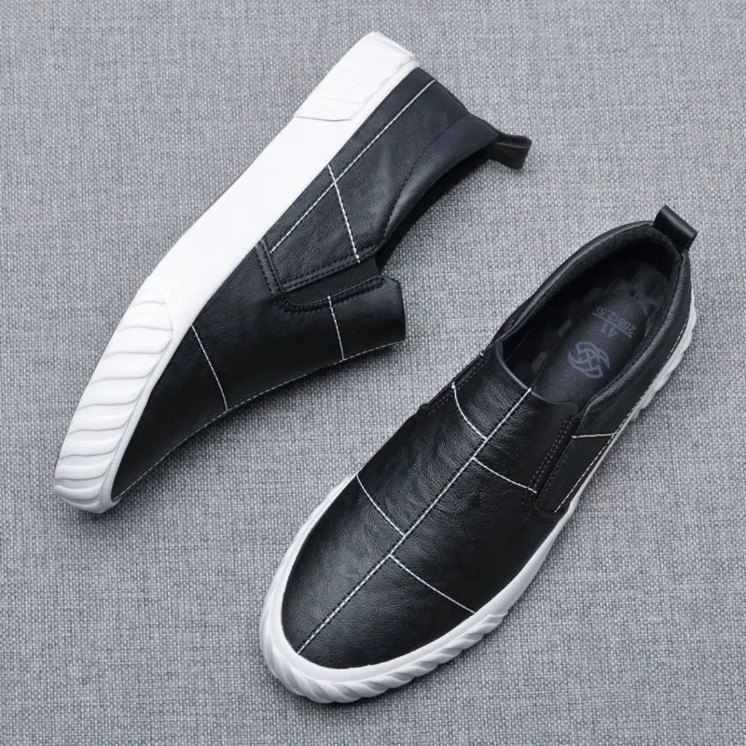 Relaxed men's casual slip-on shoes, comfortable loafers with striking contrast stitching for versatile wear.