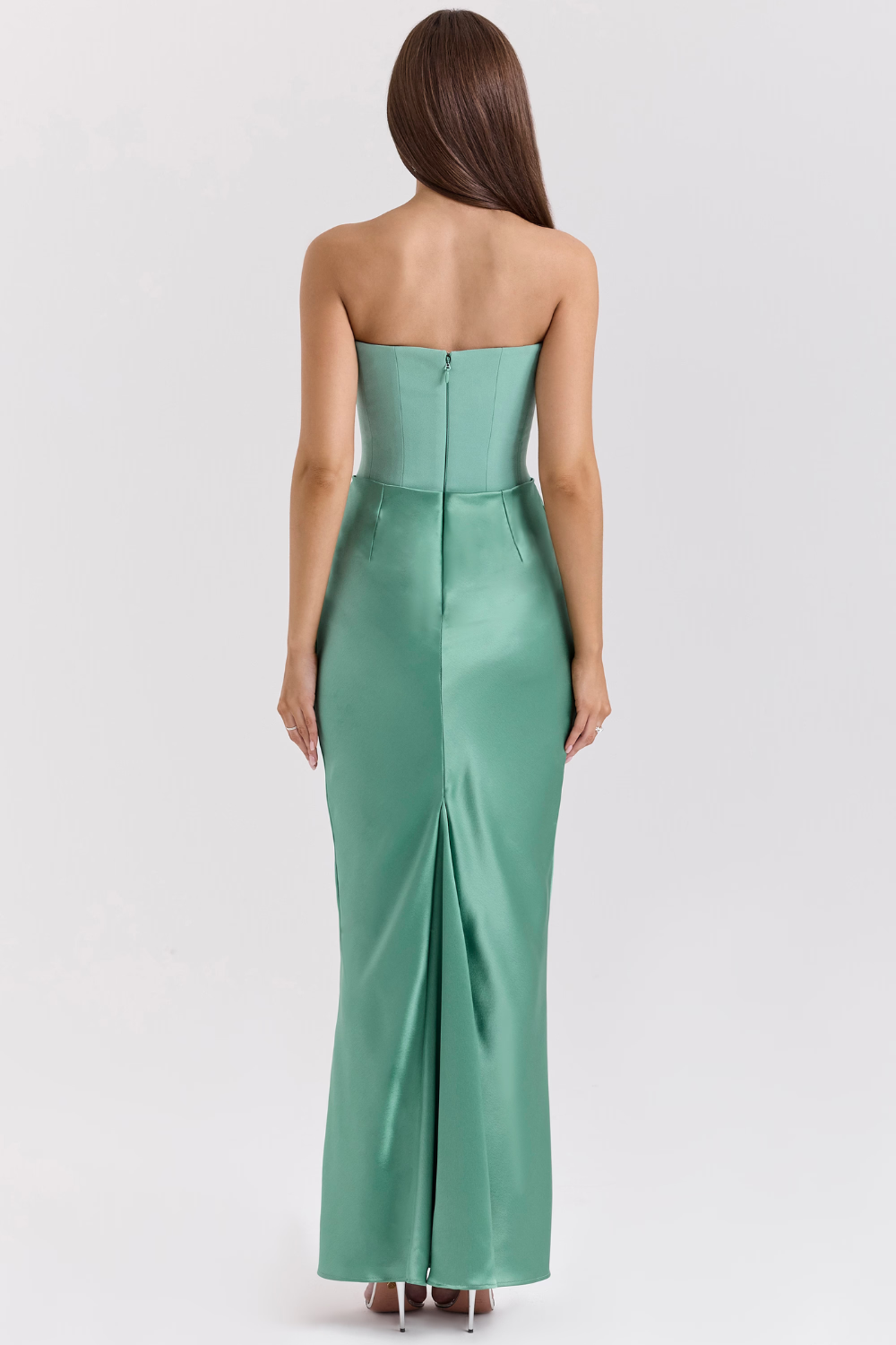 Women's elegant strapless dress, floor-length, perfect for formal parties and events.