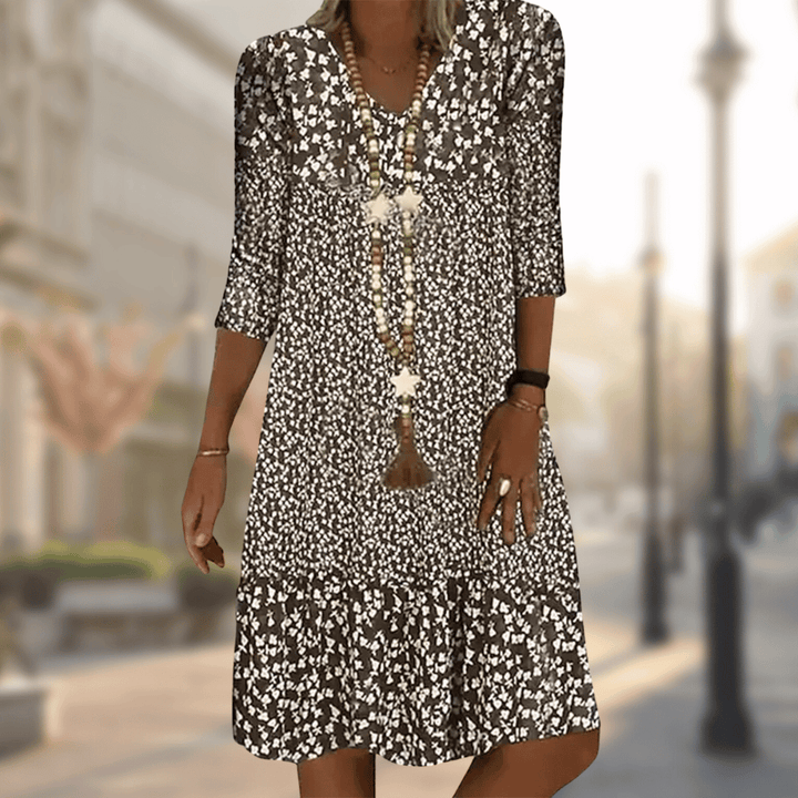Comfortable women's printed maxi dress, stylish for workwear, evening wear, or casual everyday fashion.