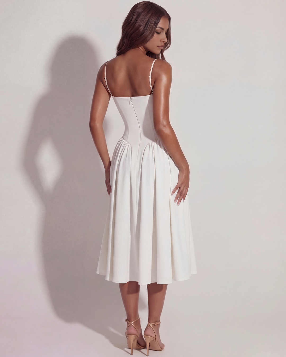 Versatile women's elegant midi dress, boned sweetheart style, perfect for summer parties or vacation wear.