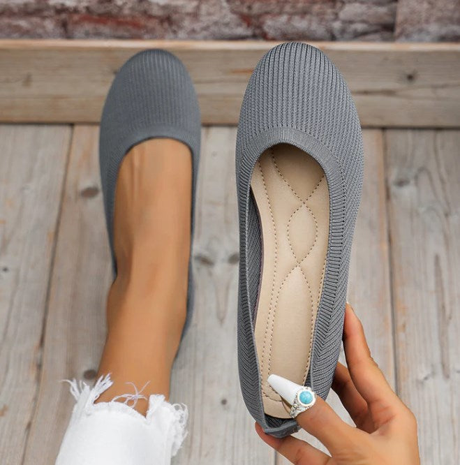 Women's elegant orthopedic flats, designed for all-day wear with cushioned support and a stylish look.
