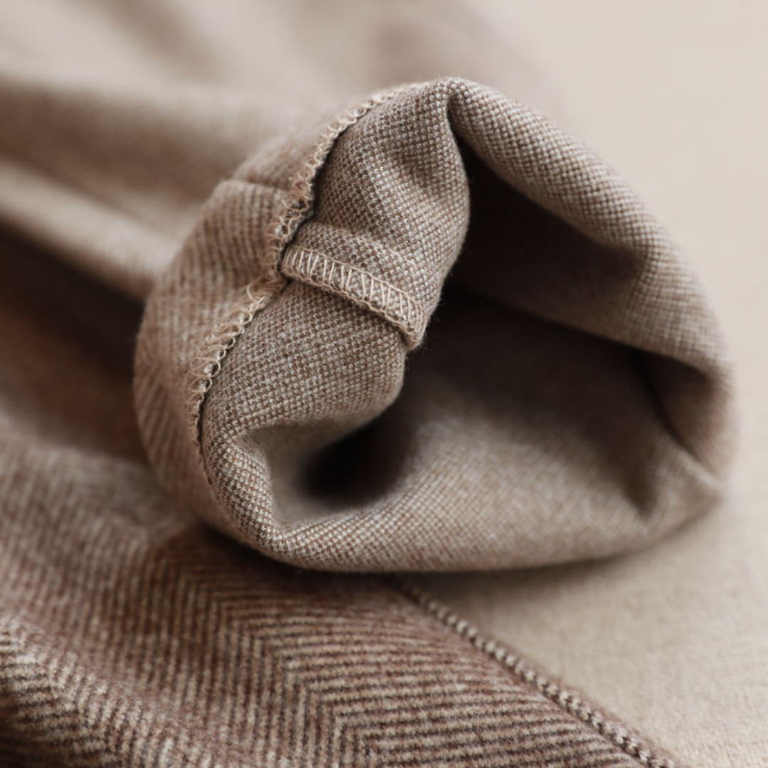Comfortable women's herringbone trousers, ideal for versatile all-season fashion. Sophisticated daily & office wear.