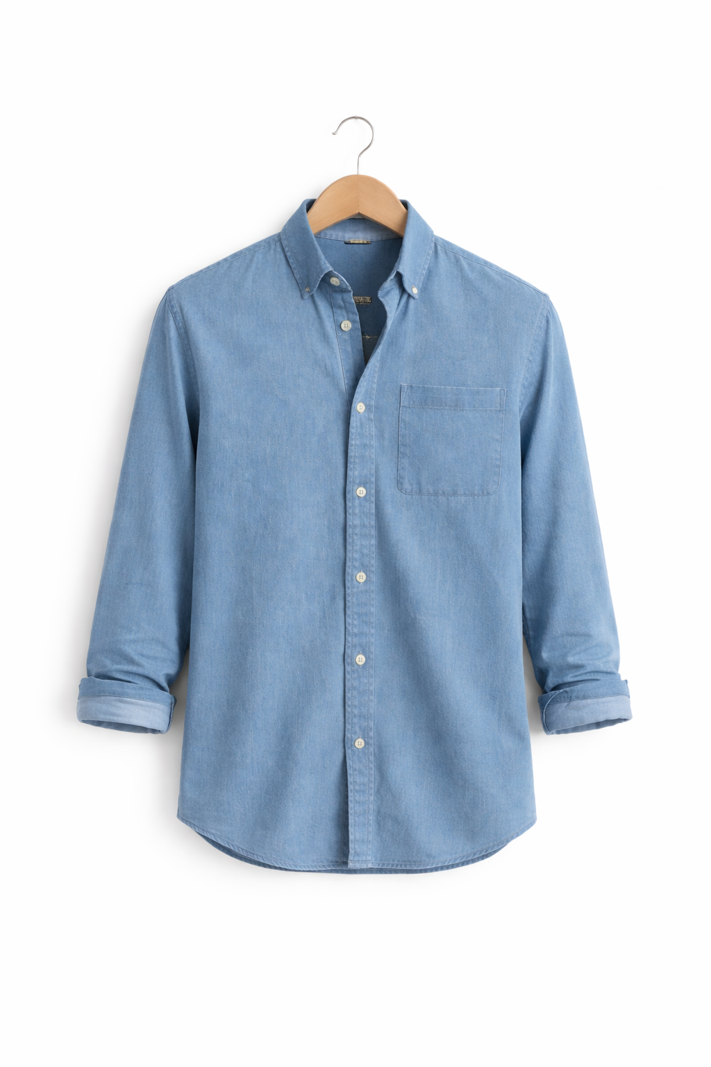 Smart casual men's chambray shirt, relaxed fit. Long sleeve button-up perfect for versatile looks.