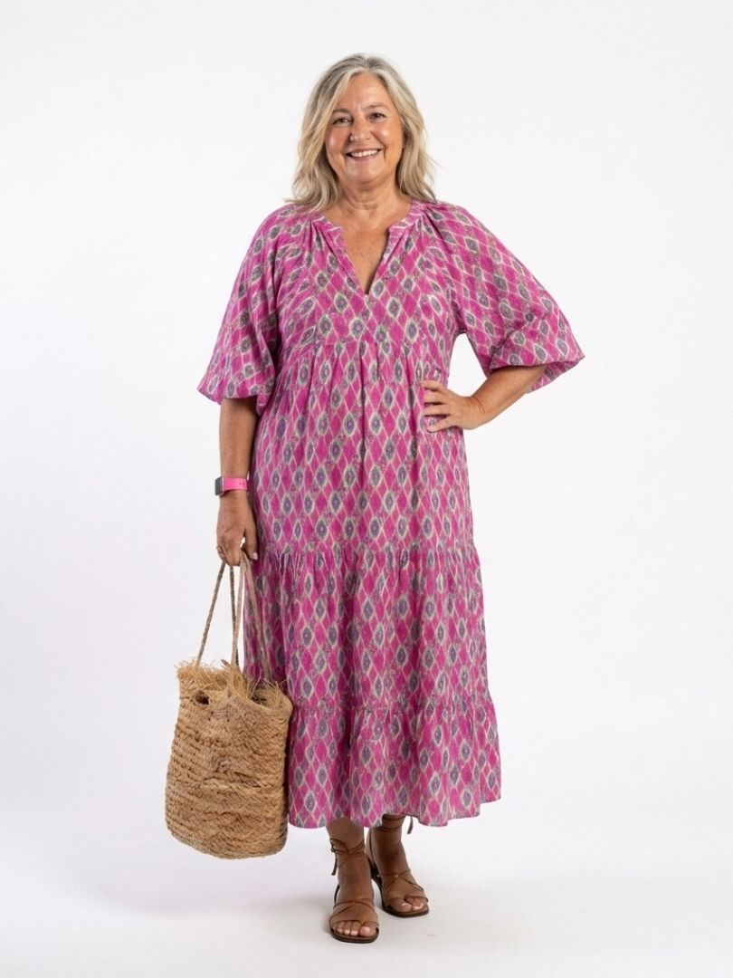Patterned women's midi dress with V-neck & 3/4 sleeves. This elegant, casual dress offers a relaxed fit.