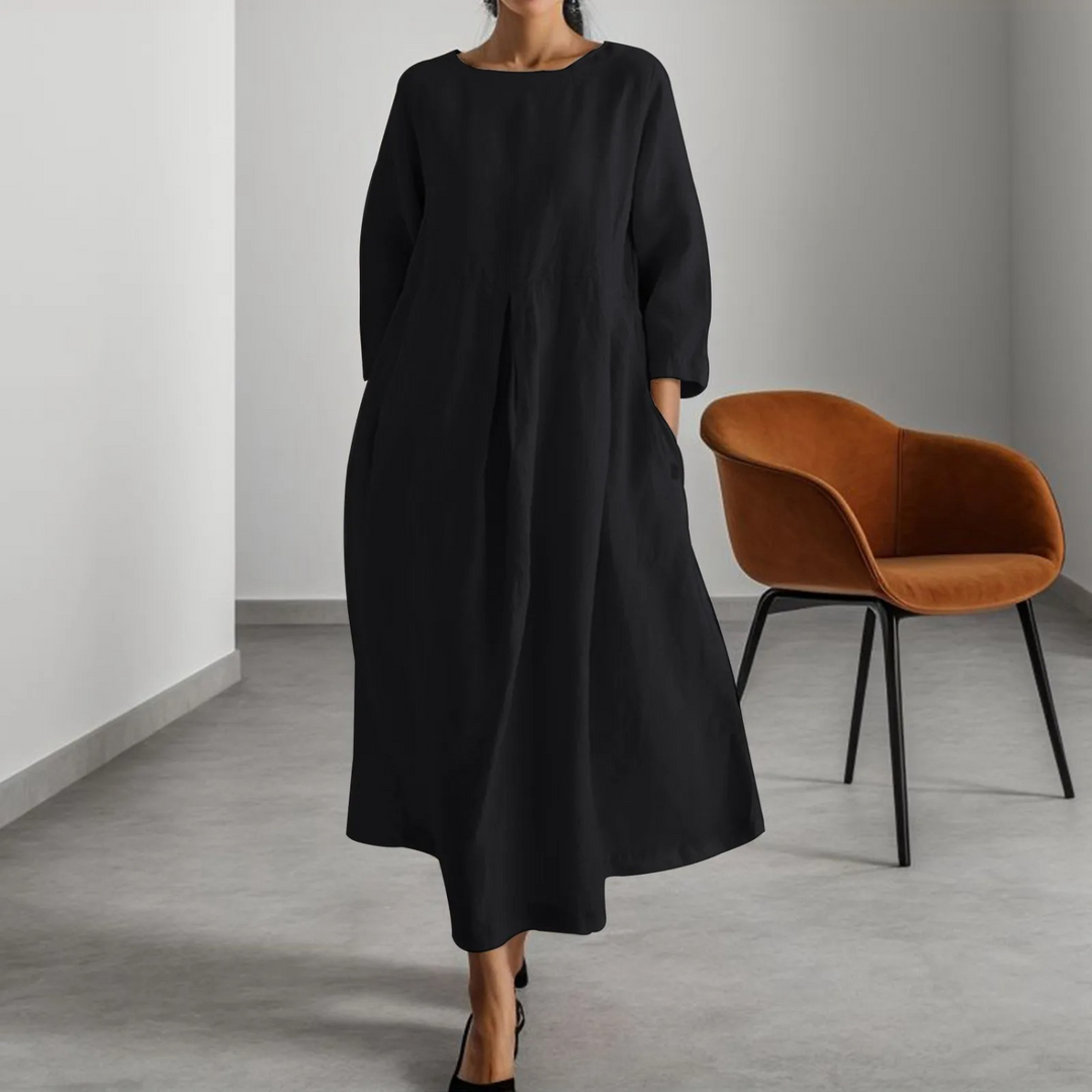 Comfortable women's simple round neck day dress for versatile everyday style in a minimalist design.