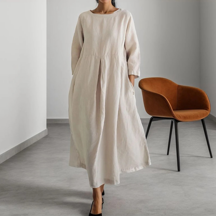 Soft women's round neck dress, simple and comfortable for everyday wear. A versatile minimalist style.