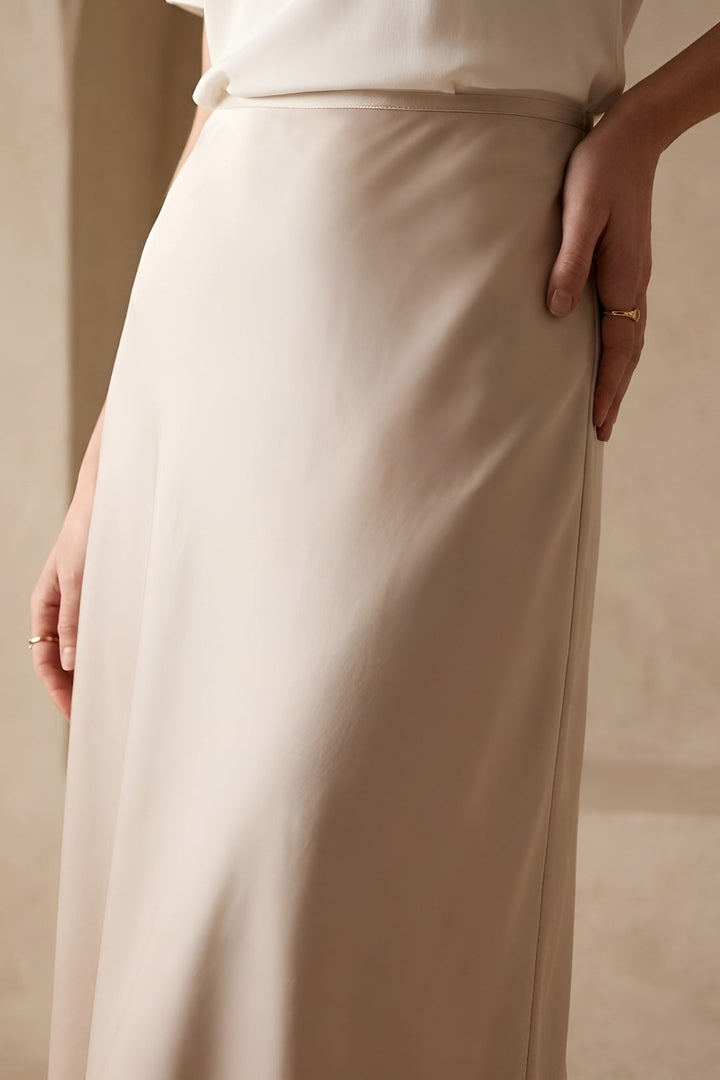 Stylish women's A-line midi skirt, high-waisted cut. Ideal for elegant office attire or smart casual spring outfits.