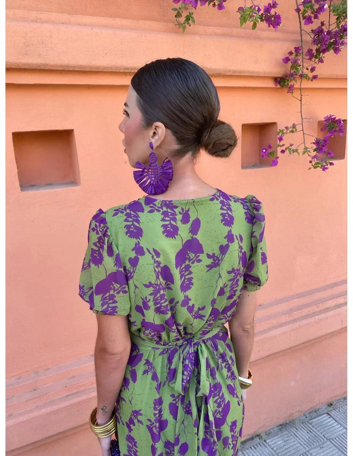 Casual yet elegant women's green floral maxi dress. Versatile V-neck wrap design with short sleeves for comfort.